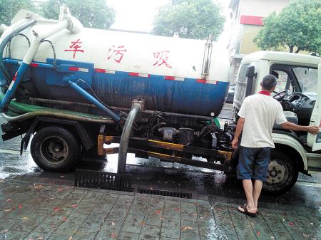 吸污车偷排乱象 城市下水道的隐形污染与治理之困